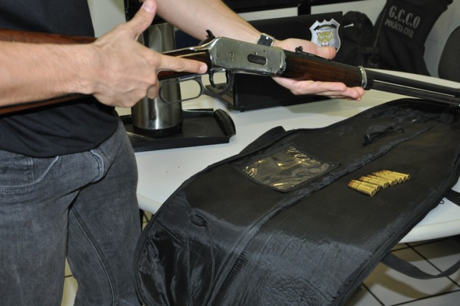 O rifle foi apreendido durante operação da GCCO