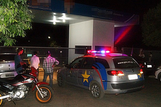 Policiais foram até a escola para investigar o caso