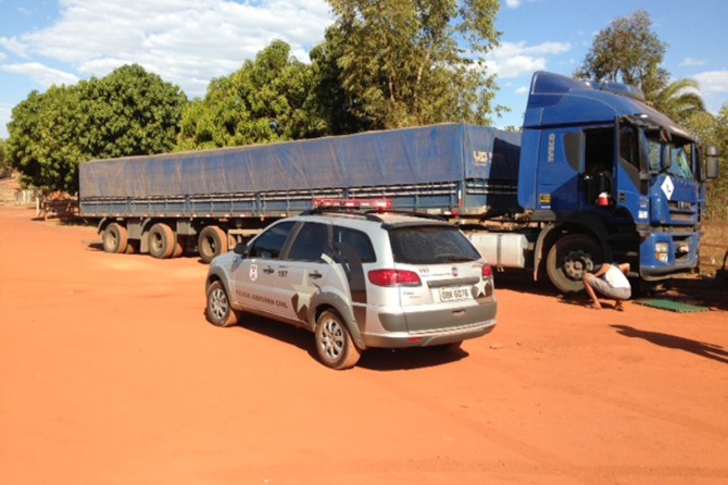 As carretas foram roubadas após ladrões puxaram o "freio mão amiga"
