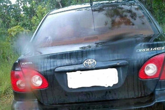 Mulher é encontrada morta semi-nua dentro de porta-malas de carro