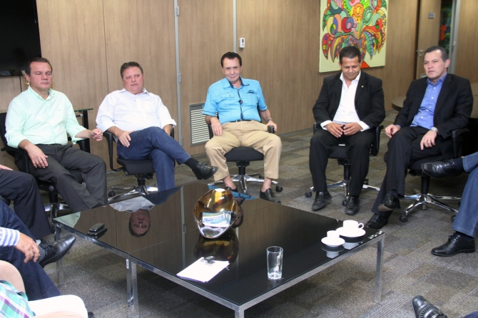 Em reunião do grupo, governistas "pressionam" Maggi; aliança tem 3 pré-candidatos