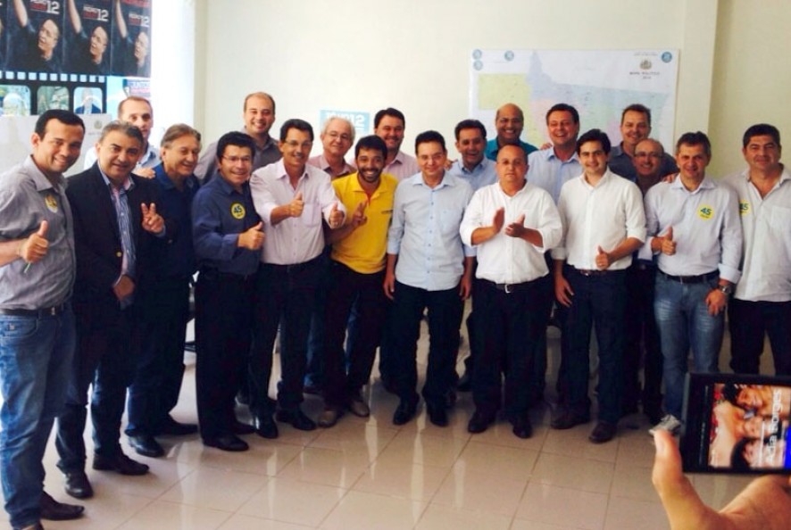 O governador eleito Pedro Taques e deputados estaduais e federais eleitos