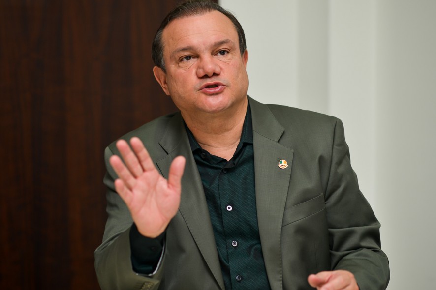 Resultado de imagem para senador Wellington Fagundes