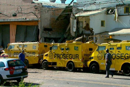 Assaltantes de transportadora de valores no Paraguai são brasileiros, diz ministro Assaltantes de transportadora de valores no Paraguai são brasileiros, diz ministro