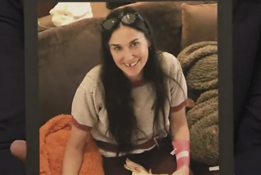 Reprodução Clique para ampliar Demi Moore mostra