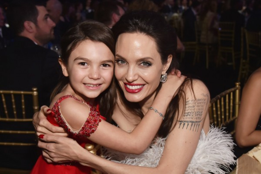 Getty Images Clique para ampliar
A atriz Brooklynn Prince e a diretora Angelina Jolie durante o Critics Choice Awards 2018