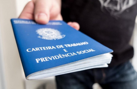 Resultado de imagem para Desemprego no trimestre diminui, mas ainda está em 11,9%