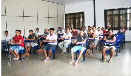 Bandidos foram apresentados pelo Gaeco, durante a operao; a maioria foi libertada pela Justia