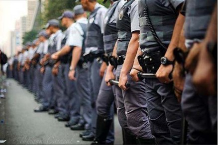 O ex-soldado, que foi expulso das fileiras da PM, est foragido desde 2001
