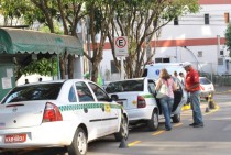 Taxistas sofrem constantes assaltos durante o carnaval