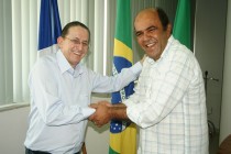 Galindo assina contrato e Pinheiro conduz processo de transio