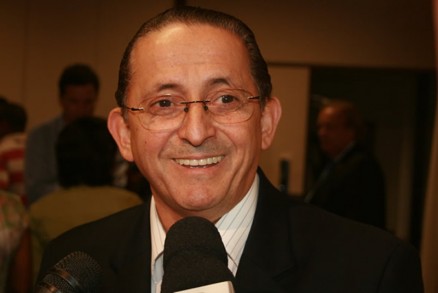 Prefeito Chico Galindo que sinaliza para Malug, mas tambm acena para Carlos Brito