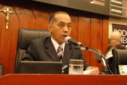 Vereador Arnaldo Penha preside sesso que aprovou reajuste de salrios na Prefeitura da Capital