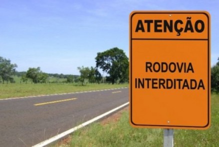 Interdio acontece por conta de obras de duplicao na BR-364
