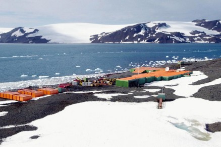 Pesquisadores que estavam na estao sero levados para o Chile