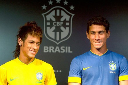  Mano escala ataque com Neymar, R10 e Damio