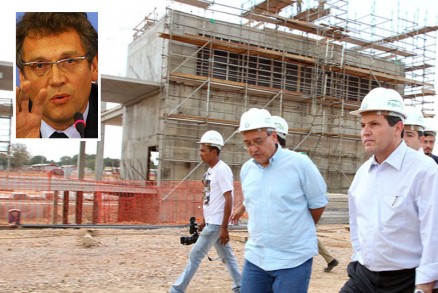 Sem provas, Valcke (detalhe), da Fifa, critica obras; Arena Pantanal  uma das mais adiantadas do pas