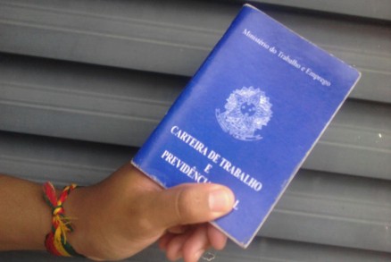 Apenas o setor do comrcio teve mais admisses que demisses, diz Caged