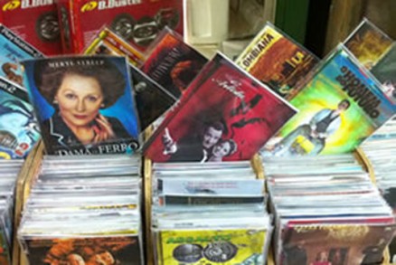 Delegado diz que puni��o para os vendedores de DVDs piratas � dif�cil