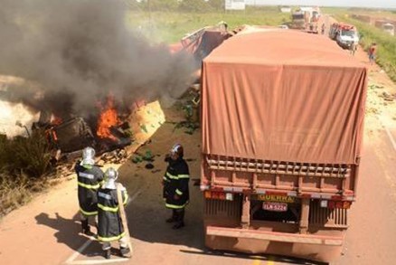Acidente aconteceu na BR-163 e rodovia est interditada