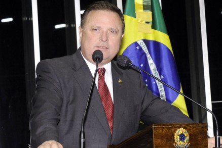Blairo Maggi  assediado pelas cpulas do PSB e do PMDB