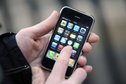 Segundo pesquisa, usurios que encontram celular, mexem na rede social e e-mails
