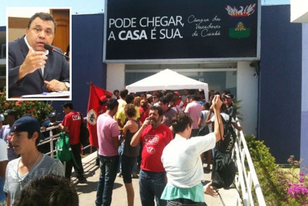 Engenheiros fazendo vistoria na Cmara