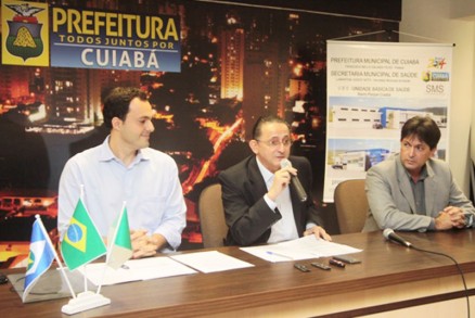 Galindo - com Godoy e Brito - diz que contratao de consultoria  investimento, e no despesa
