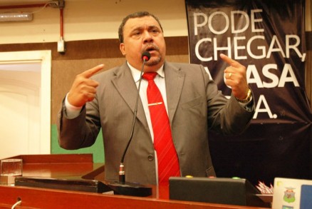 Deucimar garante que no embolsou dinheiro e culpa a Prefeitura