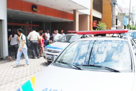 Protesto de bancrios impede que agncia do Ita, no Centro, funcione neste quarta-feira