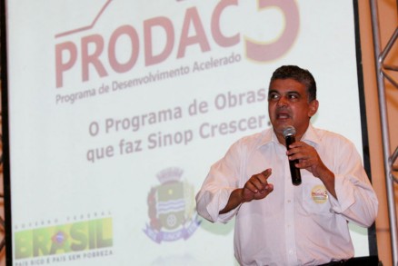 Secretrio de Cidades, Nico Baracat, fala sobre aes do Governo, durante ato pblico em Sinop