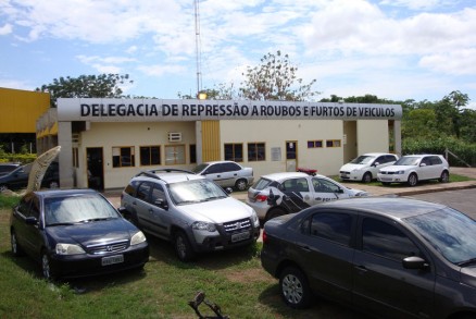 A Delegacia Especializada de Represso a Roubos e Furtos de Veculos recuperou na tera-feira (17.04), uma carreta Scnia tomada de assalto