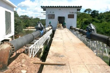 Moradores da regio leste de Cuiab esto sofrendo com a falta de gua
