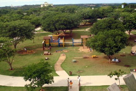 Apesar da guarda da PM, os bandidos agem no Parque Me Bonifcia, principalmente  noite