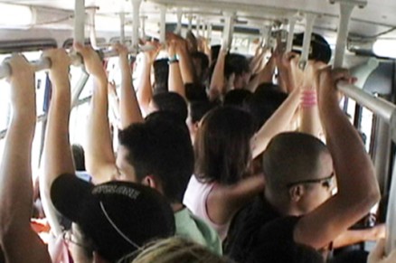 Prefeitura probe uso de alto falantes dentro no nibus coletivo em Cuiab