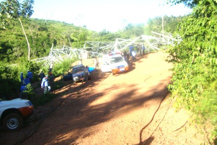 Os trs trabalhadores morreram na hora, na queda da torre de alta tenso, em Lucas