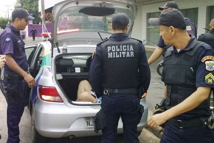 A PM prendeu um assaltante e investiga a suposta participa de um cabo na tentativa de assalto ao Frum