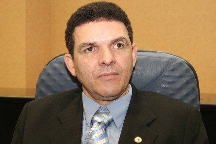 O prefeito Juarez Costa (PMDB) tenta a reeleio em Sinop