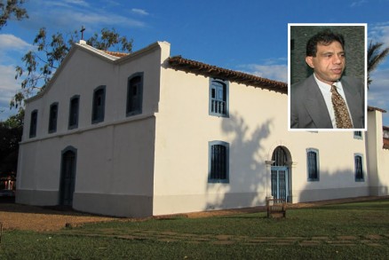 Igreja de Santana, em Chapada; no destalhe, Osmar Borges, morto em 2007