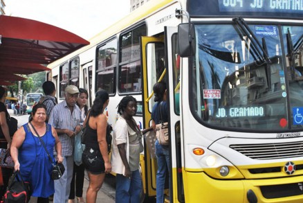 Sem os micronibus, demanda por nibus aumentou; transtorno comeou nas primeiras horas da manh