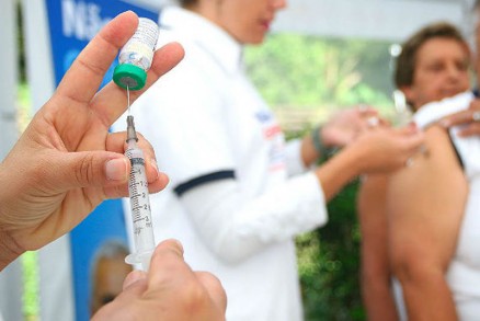 A principal interveno preventiva em sade pblica conta a H1N1  a vacinao