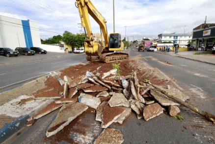 Obras de construo de trincheiras tm afetado o comrcio na Jurumirim e na Miguel Sutil, segundo CDL