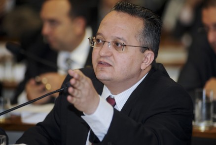 Para senador, CPI deve se pautar em documento, e no focar s em depoimentos