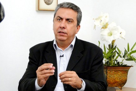 Adriano Silval, que optou por continuar no comando da Universidade Estadual, em Cceres