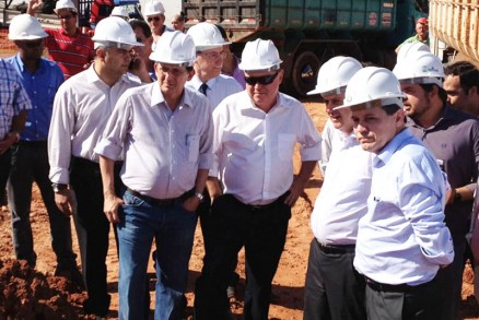 Silval, Maggi, Galindo e comisso do Senado visitam obras de mobilidade urbana em Cuiab