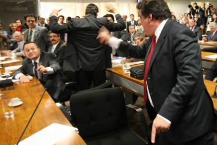 O senador Pedro Taques e o deputado Slvio Costa batem boca, durante a CPI do Cachoeira