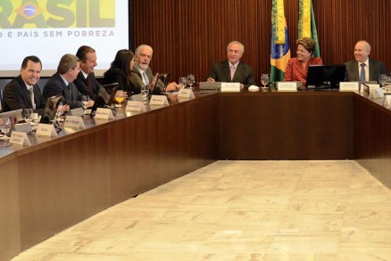 Silval e demais governadores participam de ato com a presidente Dilma e o ministro Mantega