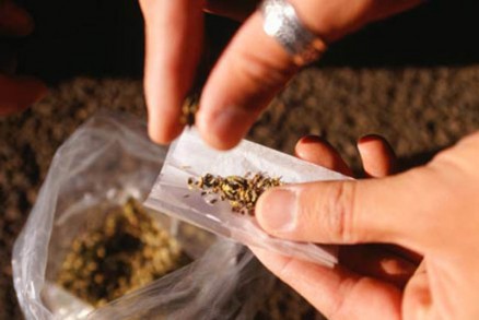 Polcia encontrou maconha na casa do rapaz