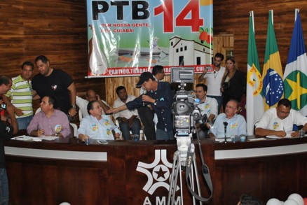 Sob o comando do prefeito Galindo, o PTB decidiu ficar em cima do muro