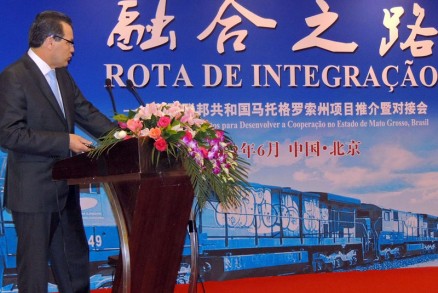 O governador Silval Barbosa durante apresentao a empresrios chineses: investimentos em Mato Grosso